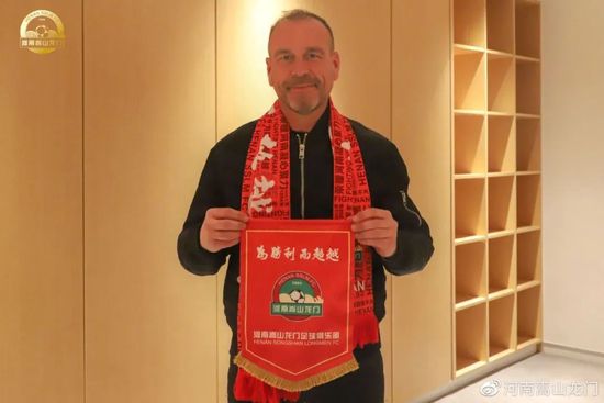 国足对手临阵换帅？卡塔尔主帅奎罗斯：我要求卸任主帅职务据《开罗新闻》报道，卡塔尔主帅奎罗斯发表了声明，表示自己要求卸任卡塔尔主帅。